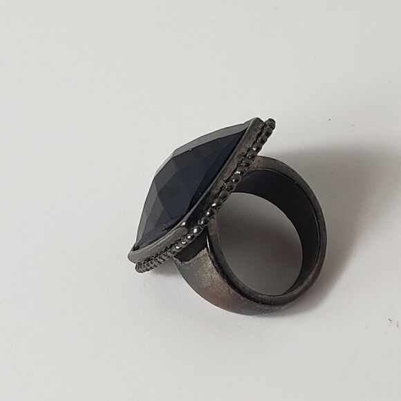 VINTAGE LOOK Black Resin Statement Ring - Picture 4 of 8